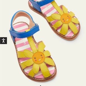 Mini Boden Leather Padded Flower Sandals